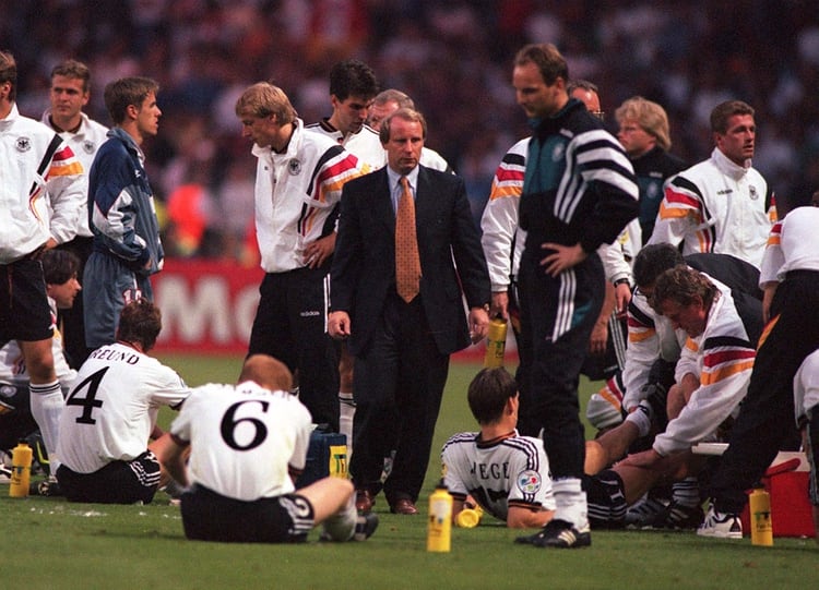 Berti Vogts fue asistente de Franz Bekenbauer en la selección campeona del mundo del 90 y luego quedó como entrenador del equipo hasta 1998. (Shutterstock)