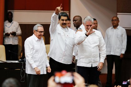 Miguel Díaz-Canel y Raúl Castro también manifestaron su apoyo a Nicolás Maduro (Miraflores Palace/Handout via REUTERS)