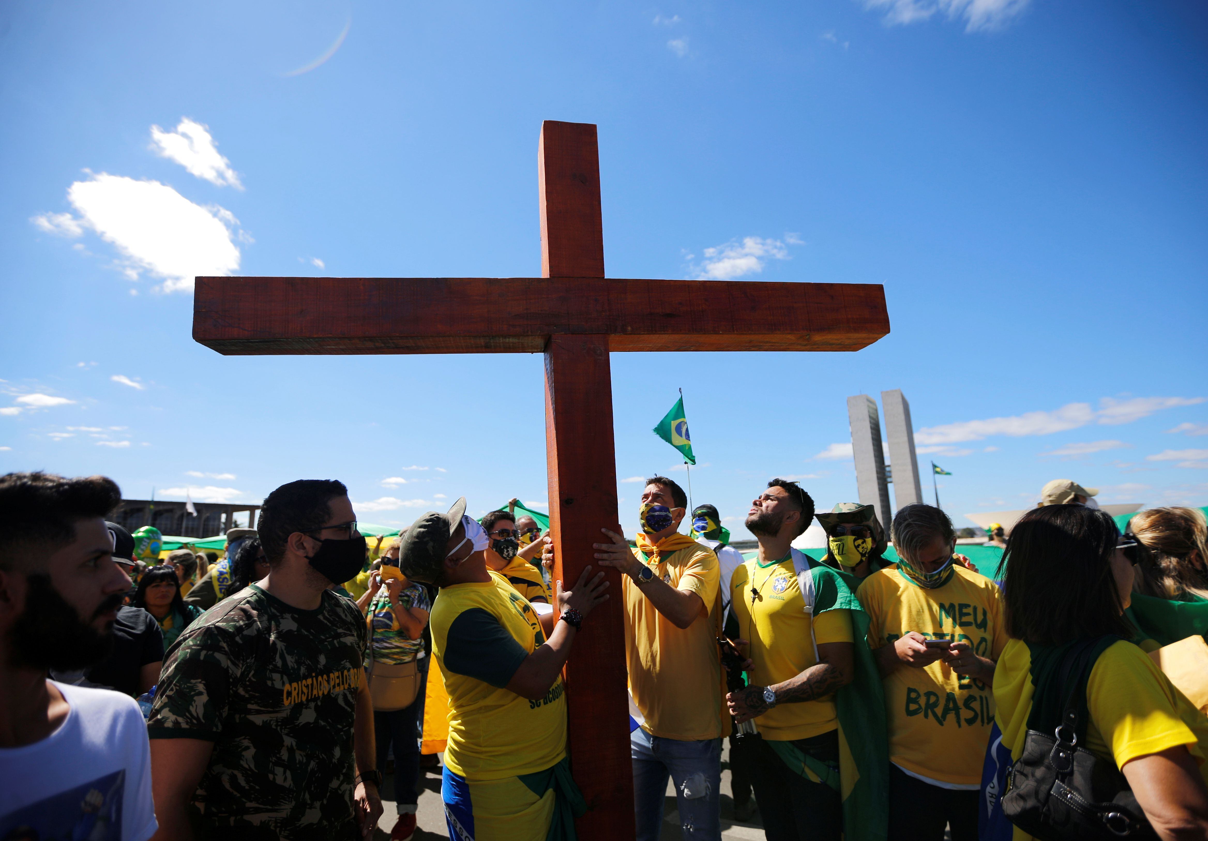 Evangélicos realizaron una vigilia para pedir por la salud de Bolsonaro
