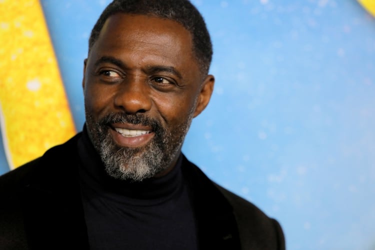 Idris Elba dio a conocer el lunes que tiene coronavirus. En un video en Twitter, dijo que está bien e instó a sus admiradores a mantenerse aislados