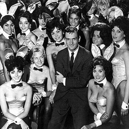 Después de la revista llegaron los clubes nocturnos de "Playboy", que recaudaron millones. Estaban atendidos por las llamadas "conejitas", una figura controversial que fue denunciada por agrupaciones feministas en los años '70