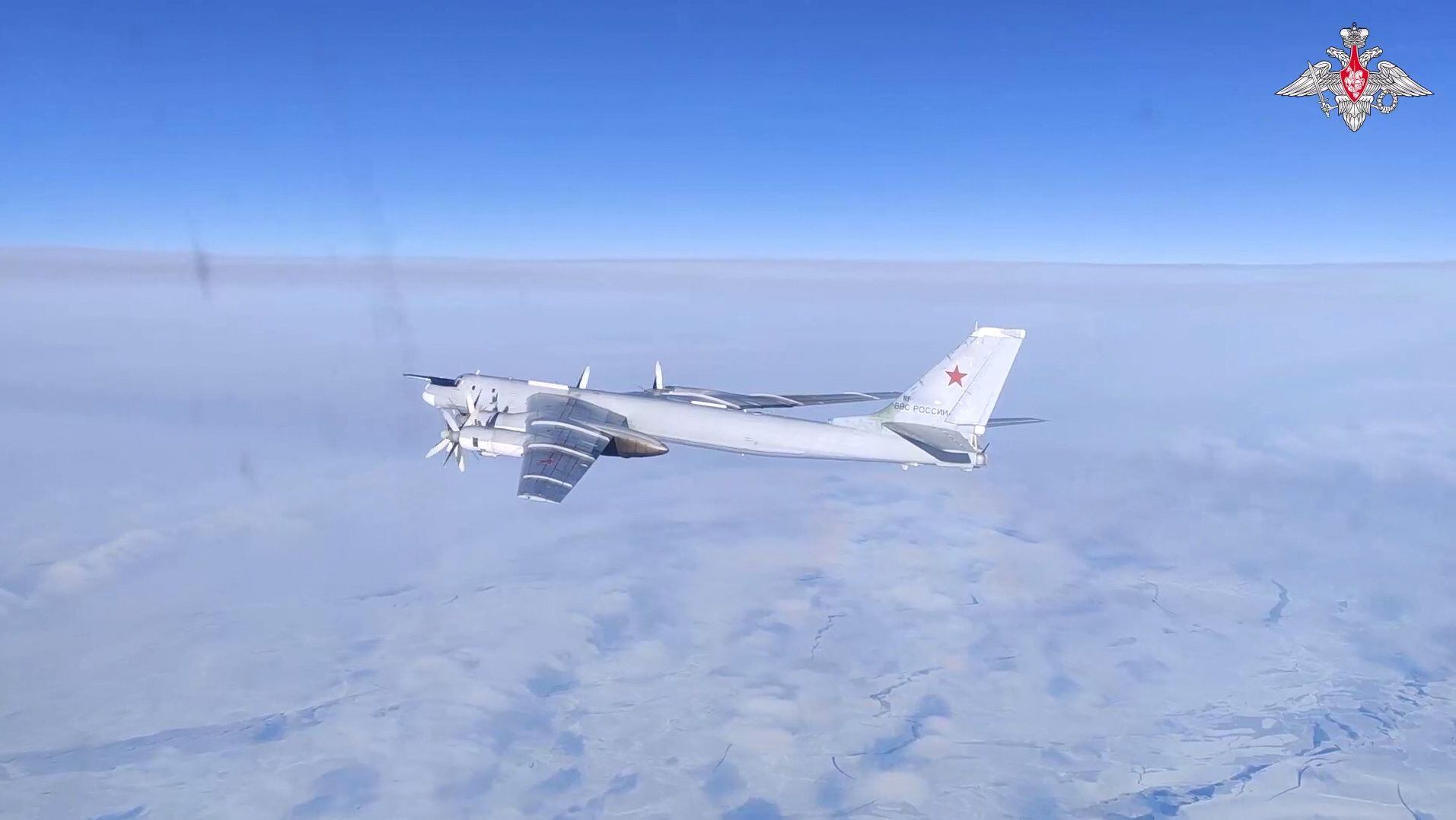 Rusia posa dos batiscafos bajo el Polo Norte en una misión territorial