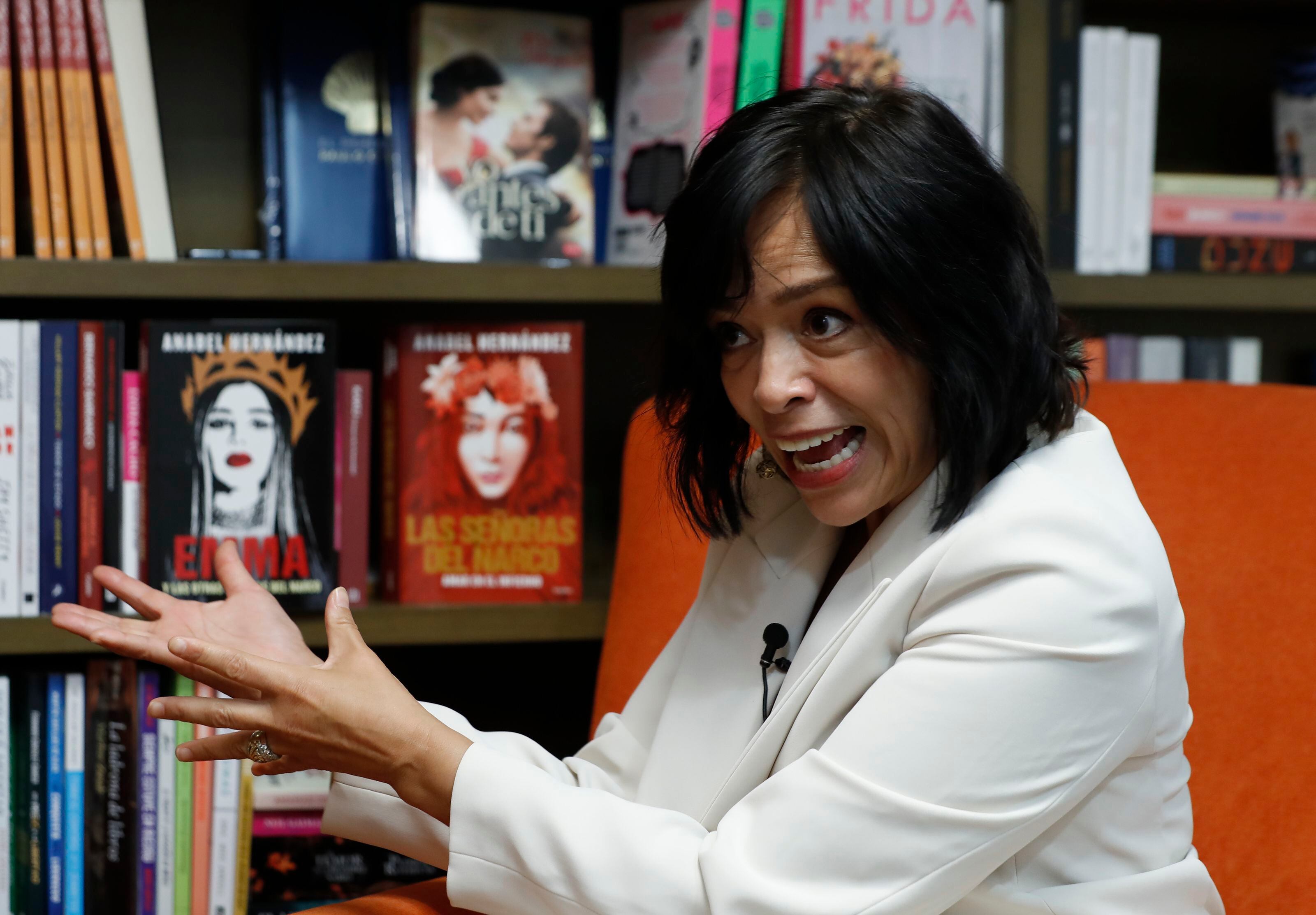 La periodista de investigación y escritora mexicana Anabel Hernández habla durante una entrevista con EFE el 26 de septiembre de 2023, en la Ciudad de México (México). EFE/Mario Guzmán
