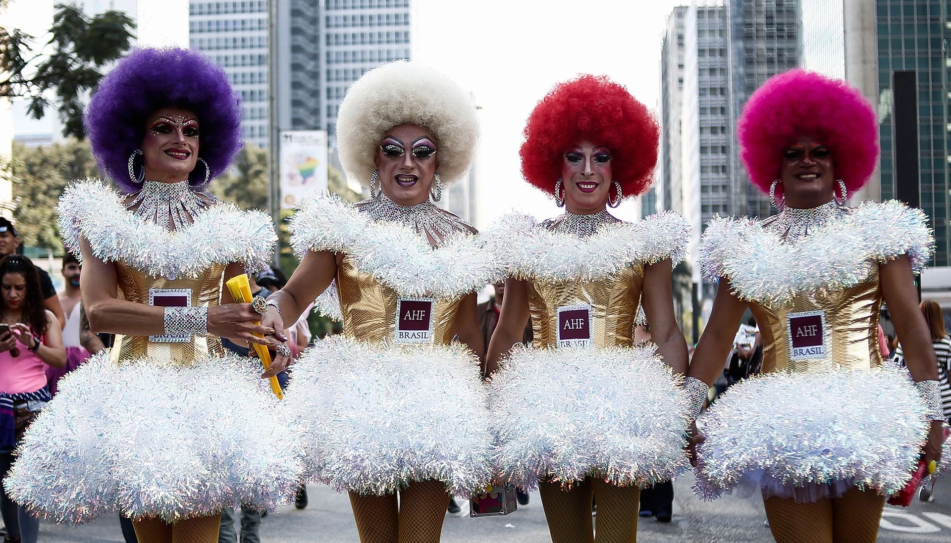 Colorido, atrevido y provocador, el desfile del orgullo gay moviliza además mucho dinero cada fin de semana de Corpus Christi en San Pablo