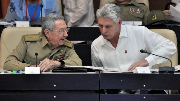 Díaz-Canel realizaba recorridos sorpresa para verificar el servicio que recibían las personas (AFP)