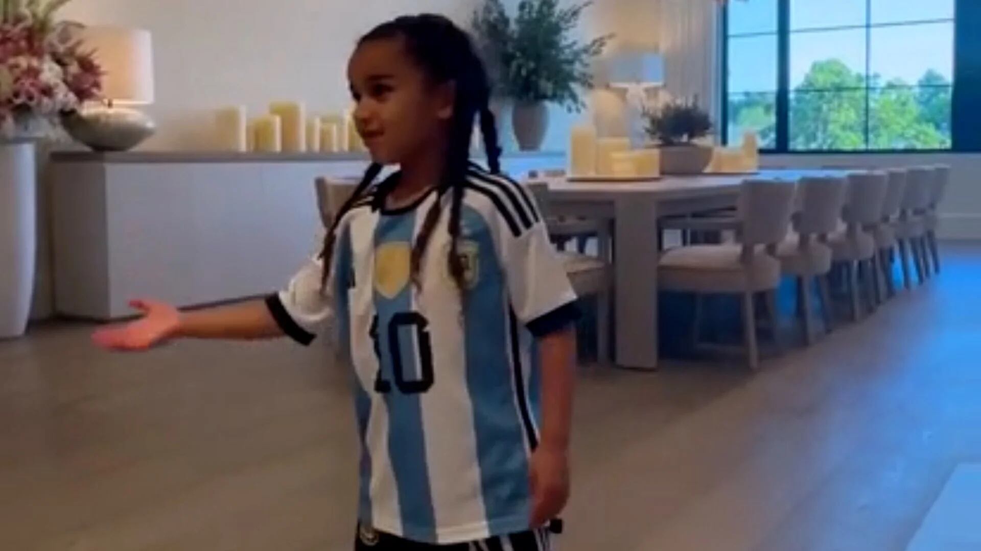 La hija de Khloe Kardashian es fanática de Leo Messi (Instagram)