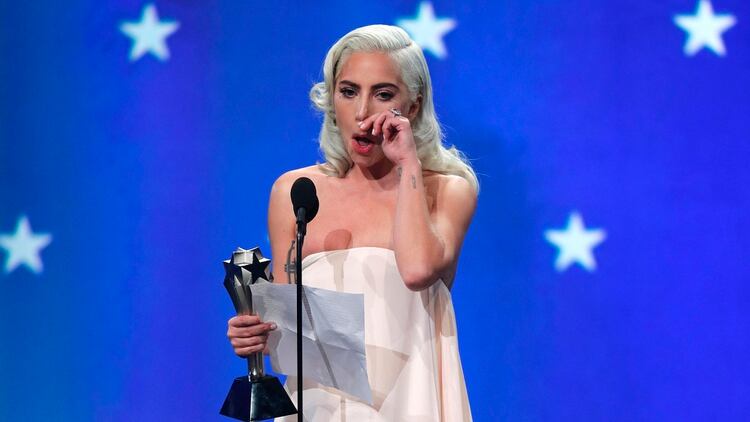 Lady Gaga recibe el premio de Mejor Actriz por “A Star is Born” (REUTERS/Mike Blake)