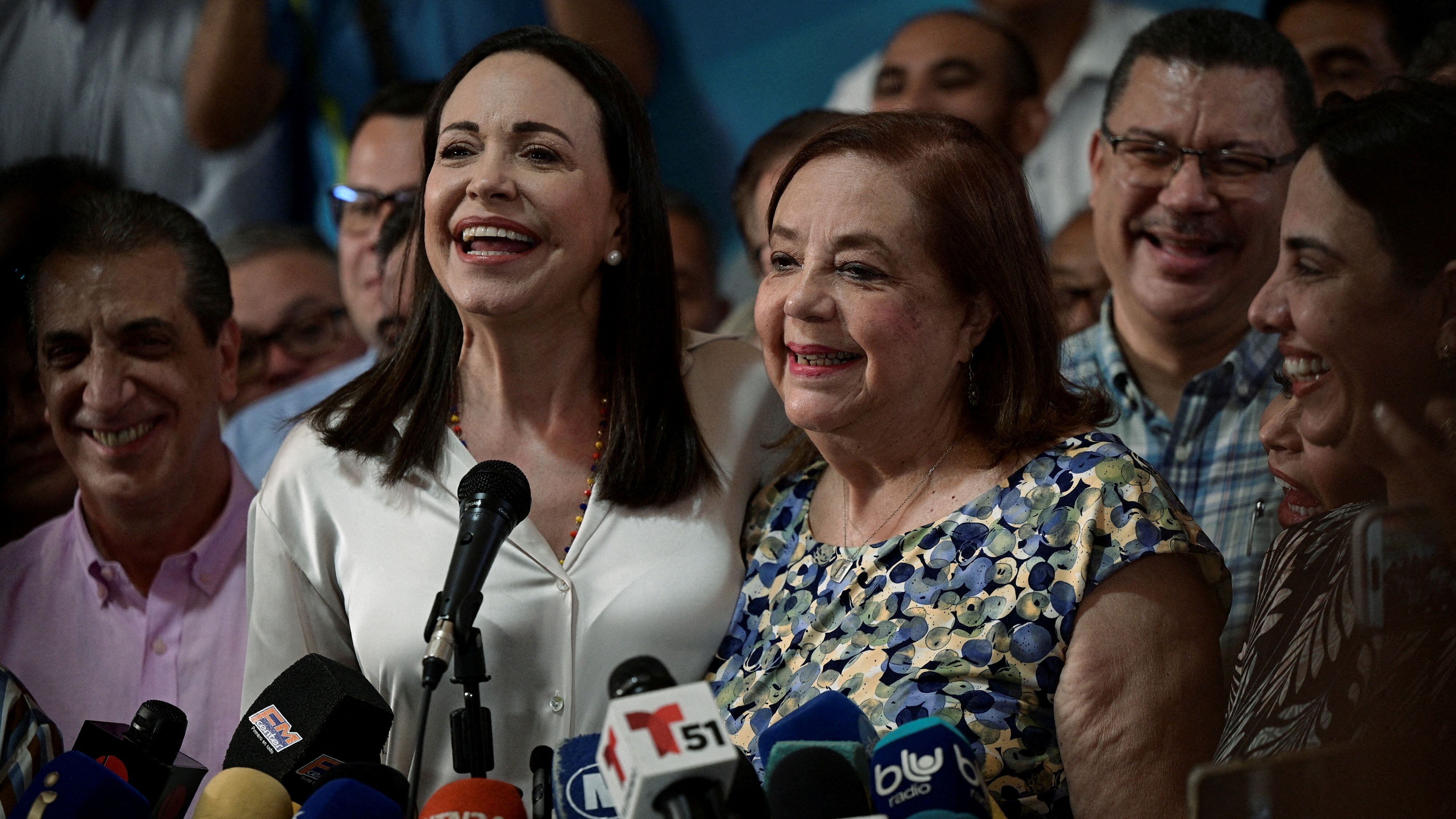 María Corina Machado junto a Corina Yoris (REUTERS/Gaby Oraa)