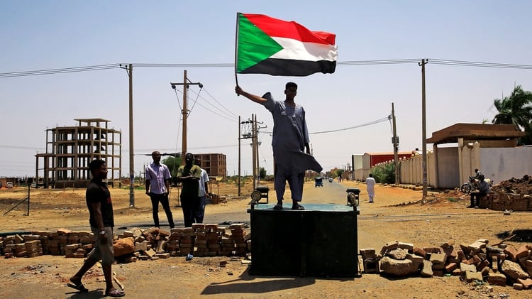 Manifestantes en Sudán (REUTERS/Stringer TPX IMAGES OF THE DAY)