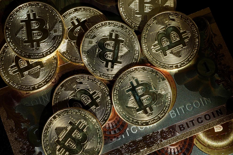 Euforia cripto: Bitcoin superó por primera vez los USD 72.000 y gana más del 70% en el año