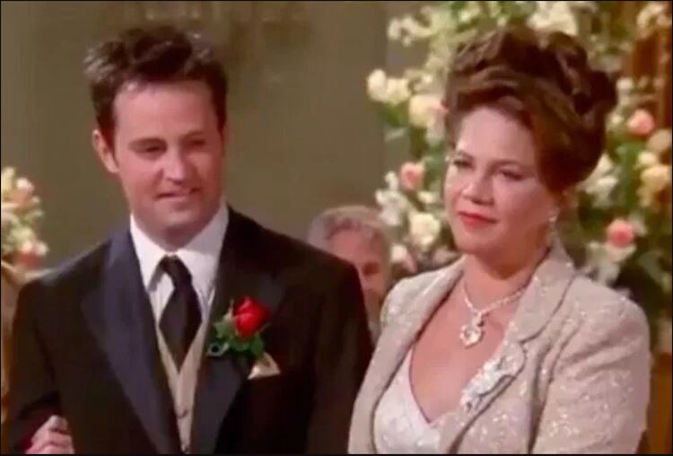 Chandler y su padre trans: una de las controversias que tiempo después de emitida la serie salieron a la luz por el modo en que se trató el tema (NBC)