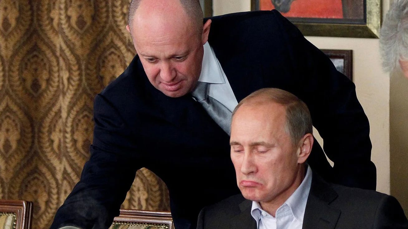 Yevgeny Prigozhin junto a Vladimir Putin (Archivo DEF)