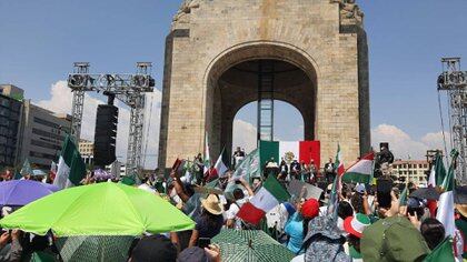 Juicio ciudadano de Frenaa en contra de AMLO (Foto: Twitter @LaurenSopra)