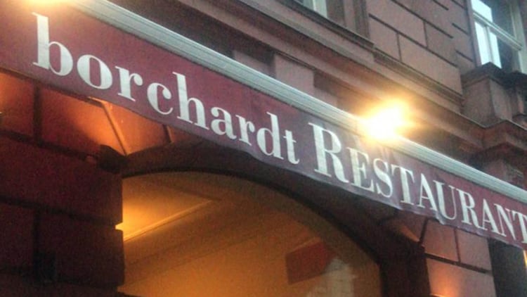 Tras arribar a Berlín, Alberto Fernández almorzó en el restaurante Borchardt, ubicado en el corazón de la capital alemana