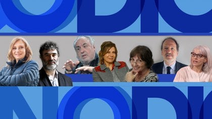 De izq a der: la defensora del Público, Miriam Lewin; el director de Planificación Estratégica del organismo Glenn Postolski; el psicoanalista Jorge Alemán; la diputada Florencia Saintout; la periodista María Seoane, el profesor Damián Loreti y la investigadora Adriana Amado Suárez.