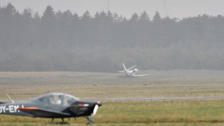 En el aterrizaje el avión privado se estrelló contra el suelo (Reuters)