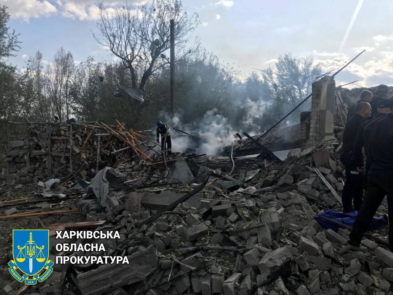 Al acto habían asistido unas 60 personas y entre los muertos hay un niño de seis años (Kharkiv Regional Prosecutor's Office/Handout via REUTERS)