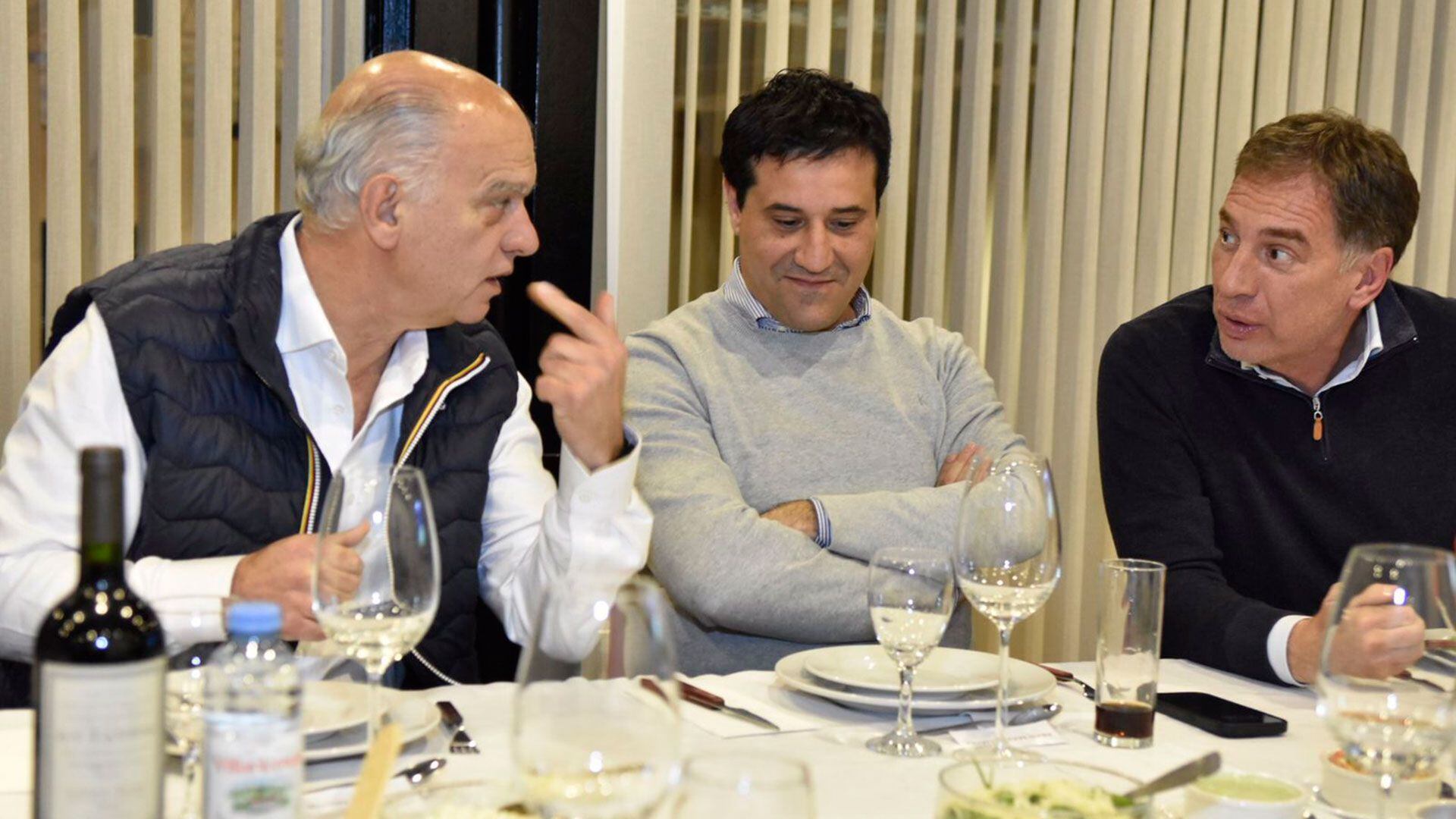 Néstor Grindetti, candidato a gobernador de Buenos Aires, Maximiliano Abad, candidato a senador nacional y presidente de la UCR bonaerense, y Diego Santilli, diputado nacional