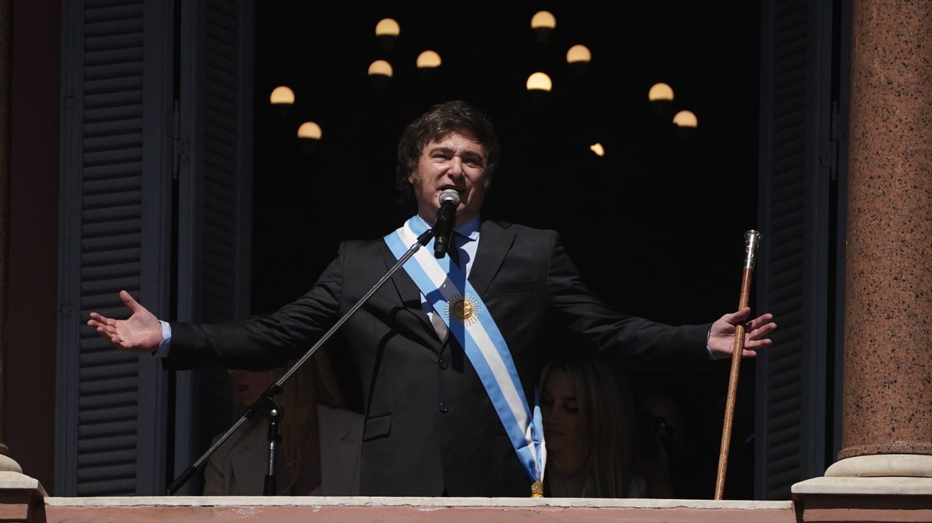 Asunción de Javier Milei - Javier Milei en el balcón Casa Rosada