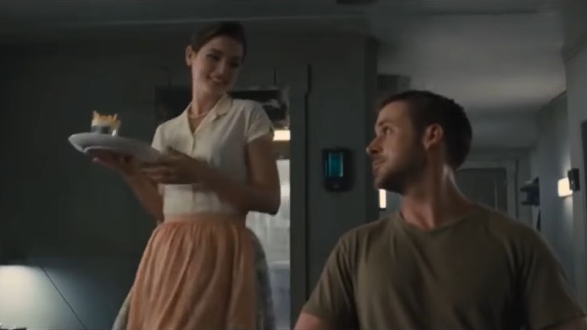 "K", protagonista en "Blade Runner 2049",  tiene una relación con un holograma (Foto: Especial)