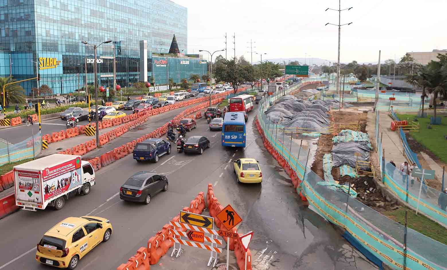 La avenida 68 es una de las vías de Bogotá que más congestión presenta debido a las obras de ampliación y construcción de carriles mixtos. Imagen: Secretaría de Movilidad.