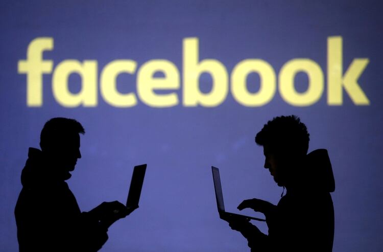 Facebook está al tanto de la fuga y está investigando el tema (REUTERS/Dado Ruvic/Illustration/File Photo)
