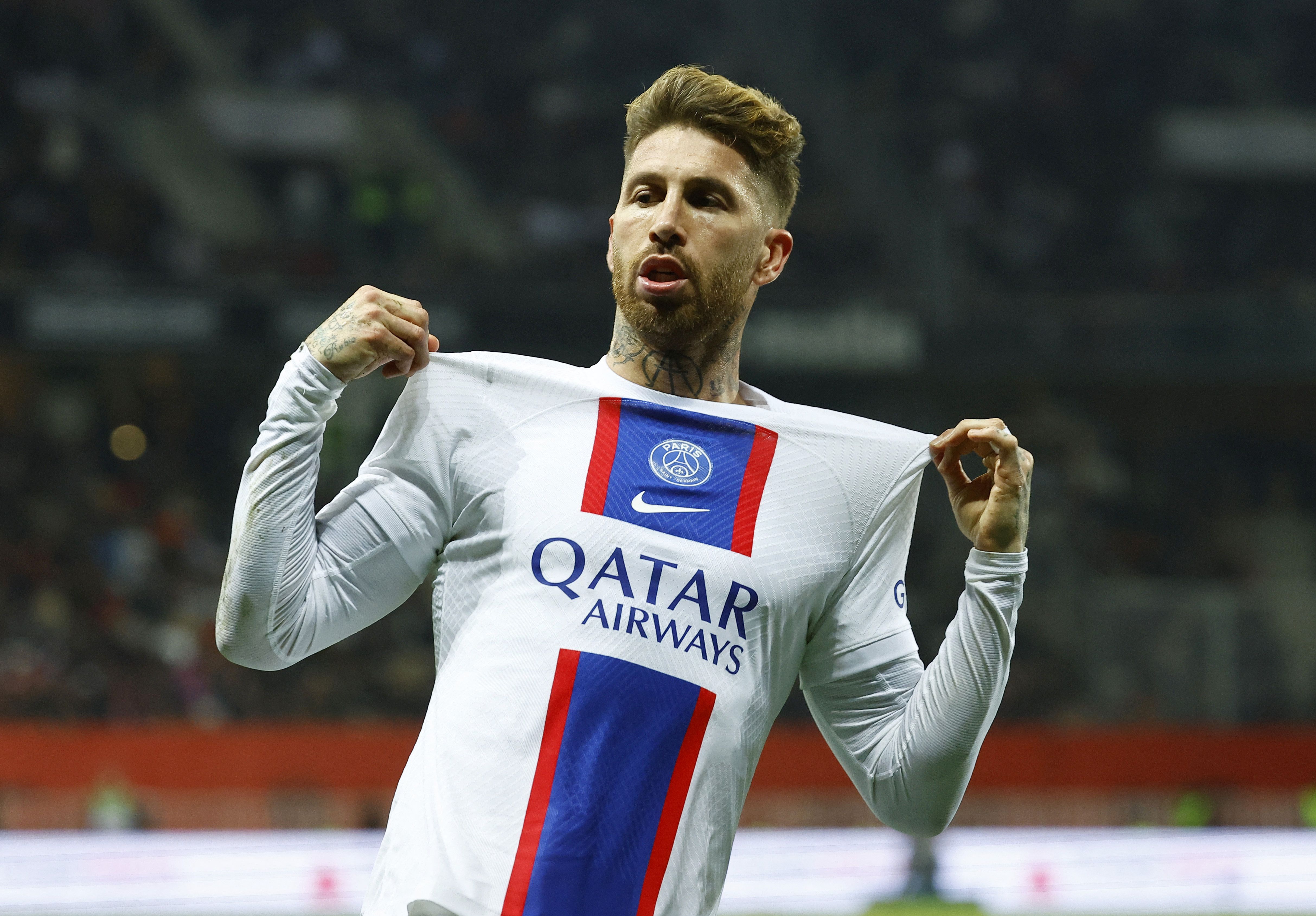 Sergio Ramos celebra un gol ante el Niza durante la temporada 2022/2023 (REUTERS).