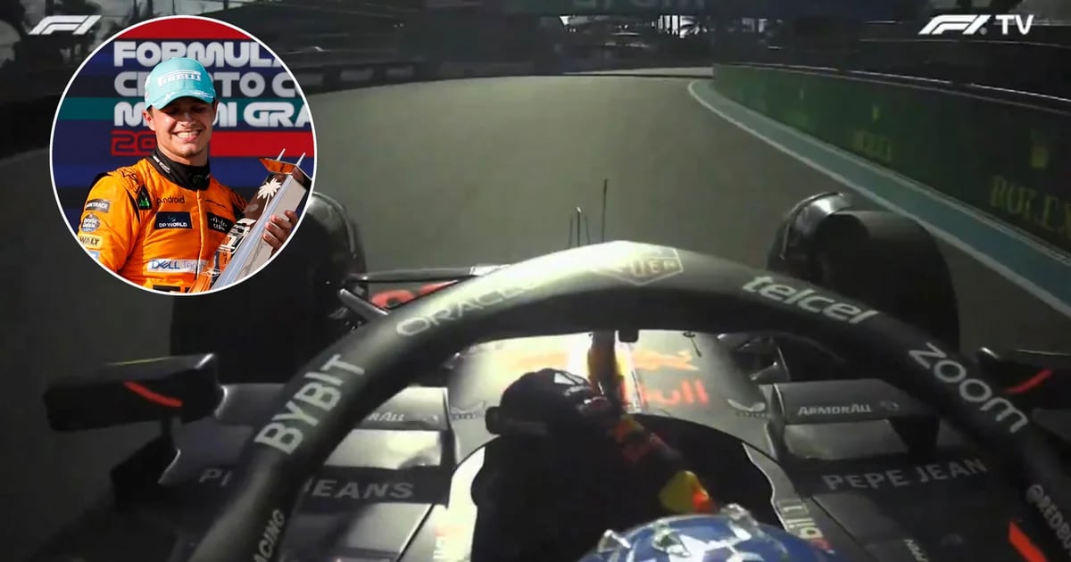 Max Verstappen hace un gesto con Lando Norris tras su primera victoria en la Fórmula 1