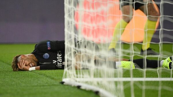 (AFP) Cavani y Neymar se perdieron un gol al inicio del primer tiempo