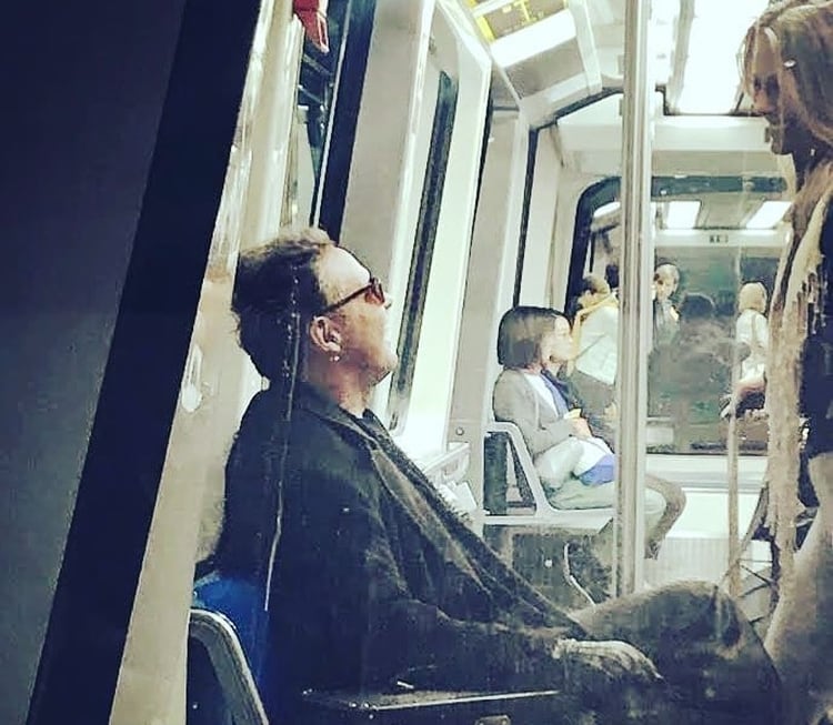 Luis Miguel se vio relajado en el trayecto en el tren automático subterráneo (IG: pistaspro)