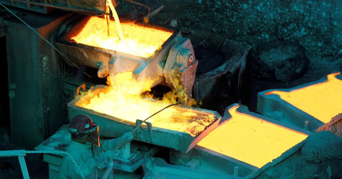 The metallurgical complex is recovering from the banking shocks;  faces weekly losses