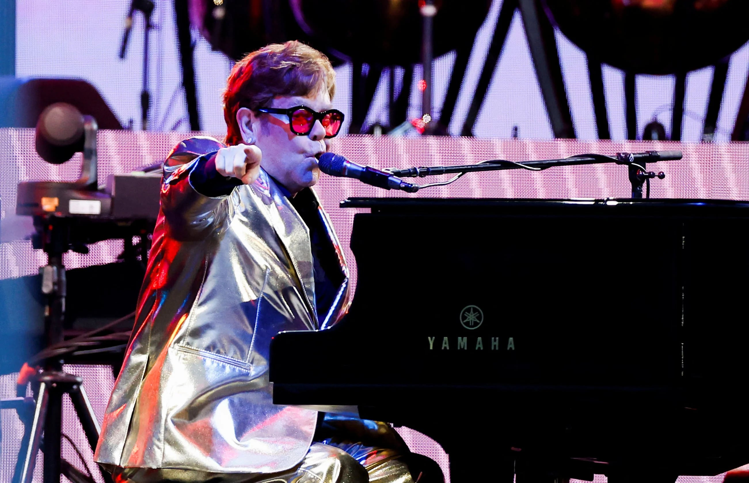 Cómo fue el último concierto de Elton John en Inglaterra y con qué canción  se despidió de su público - Infobae