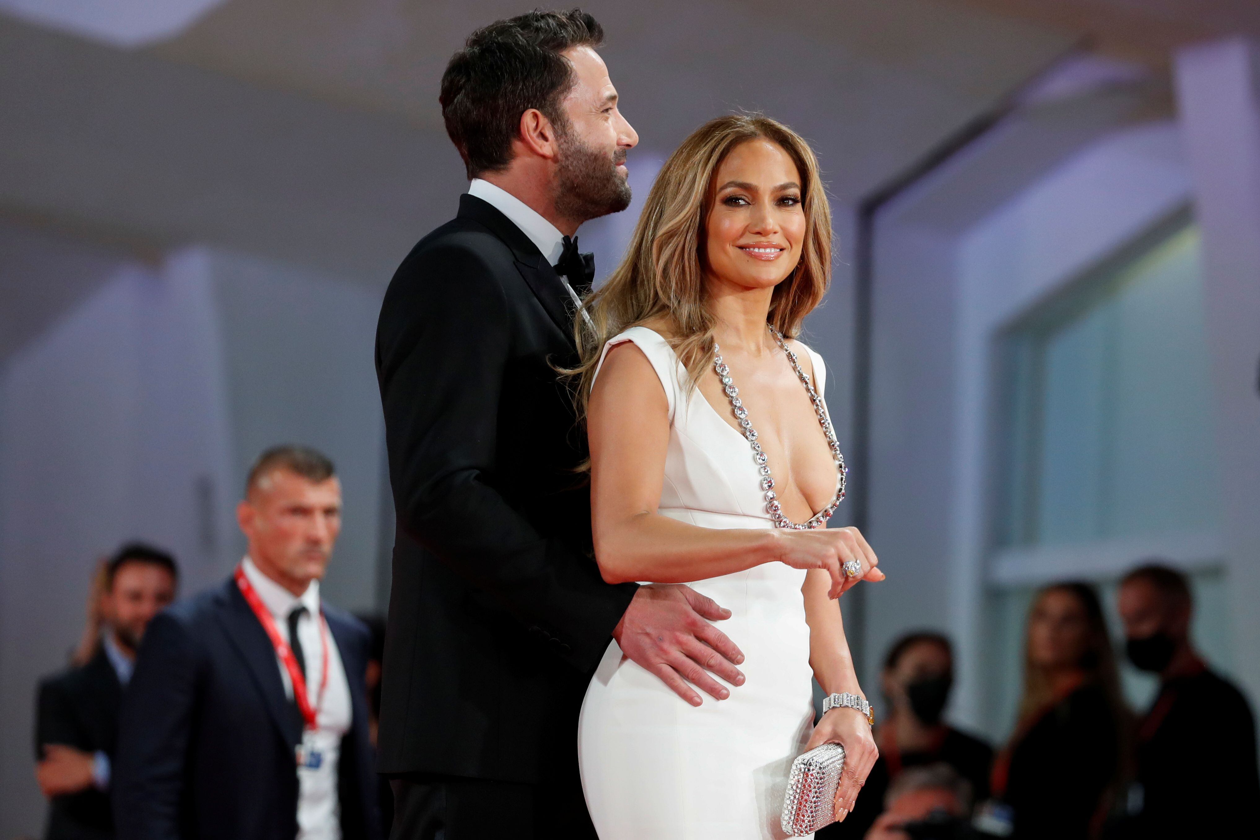 Besos, sonrisas y mucho amor: Ben Affleck y J.Lo se robaron las miradas en  el Festival de Venecia | CIUDAD MAGICA FM - PORTAL DE NOTICIAS