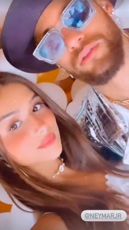 La foto de Neymar con la cantante Juliana Gorito, la única invitada que fue confirmada oficialmente por intermedio de estas capturas en redes sociales