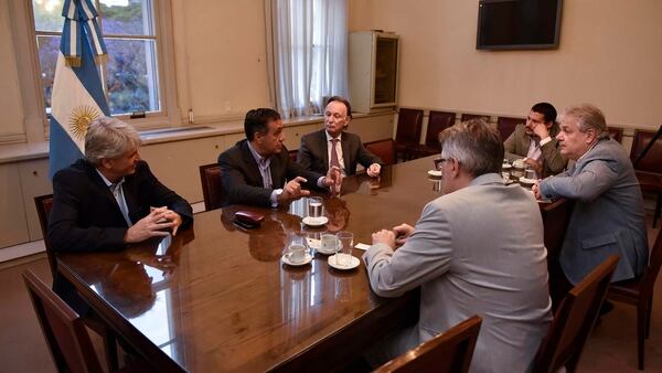 El ministro también firmó un acuerdo con la Cámara Argentina de la Construcción