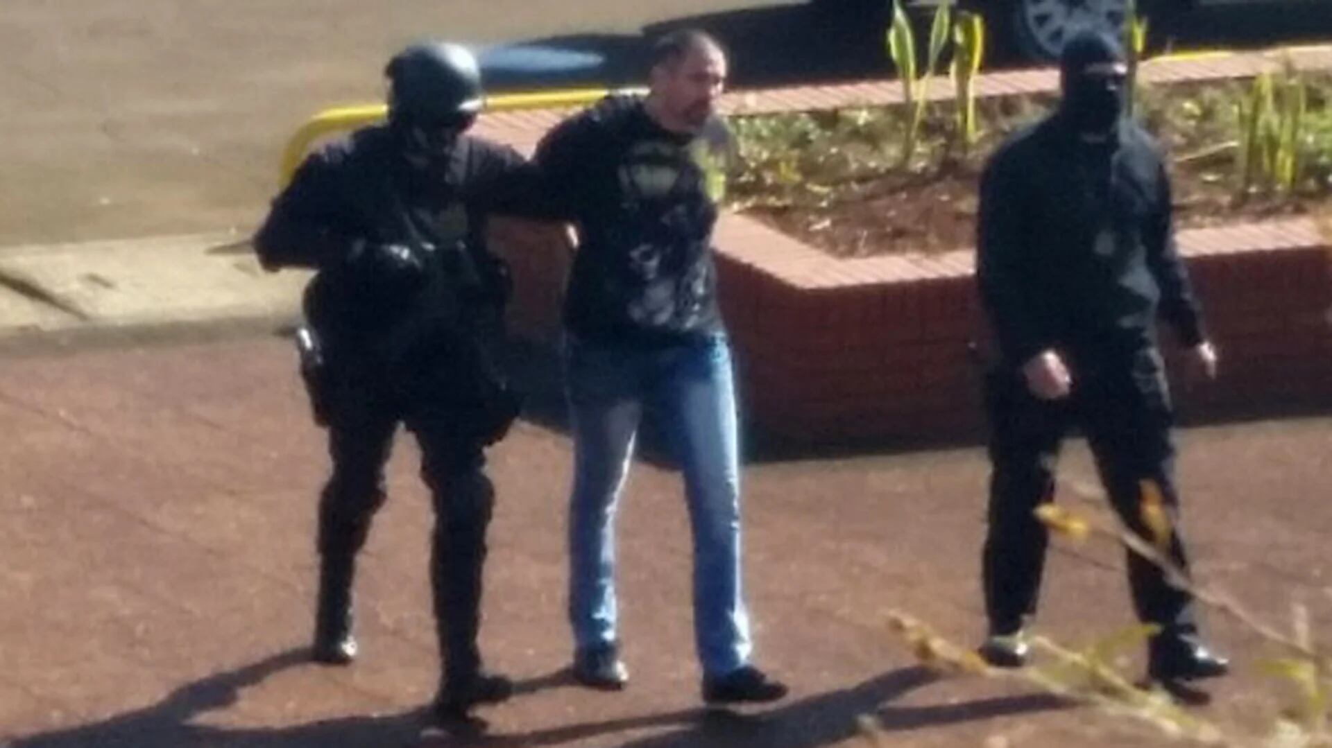 Ibar Pérez Corradi es trasladado por fuerzas de seguridad (Noelia Duarte)