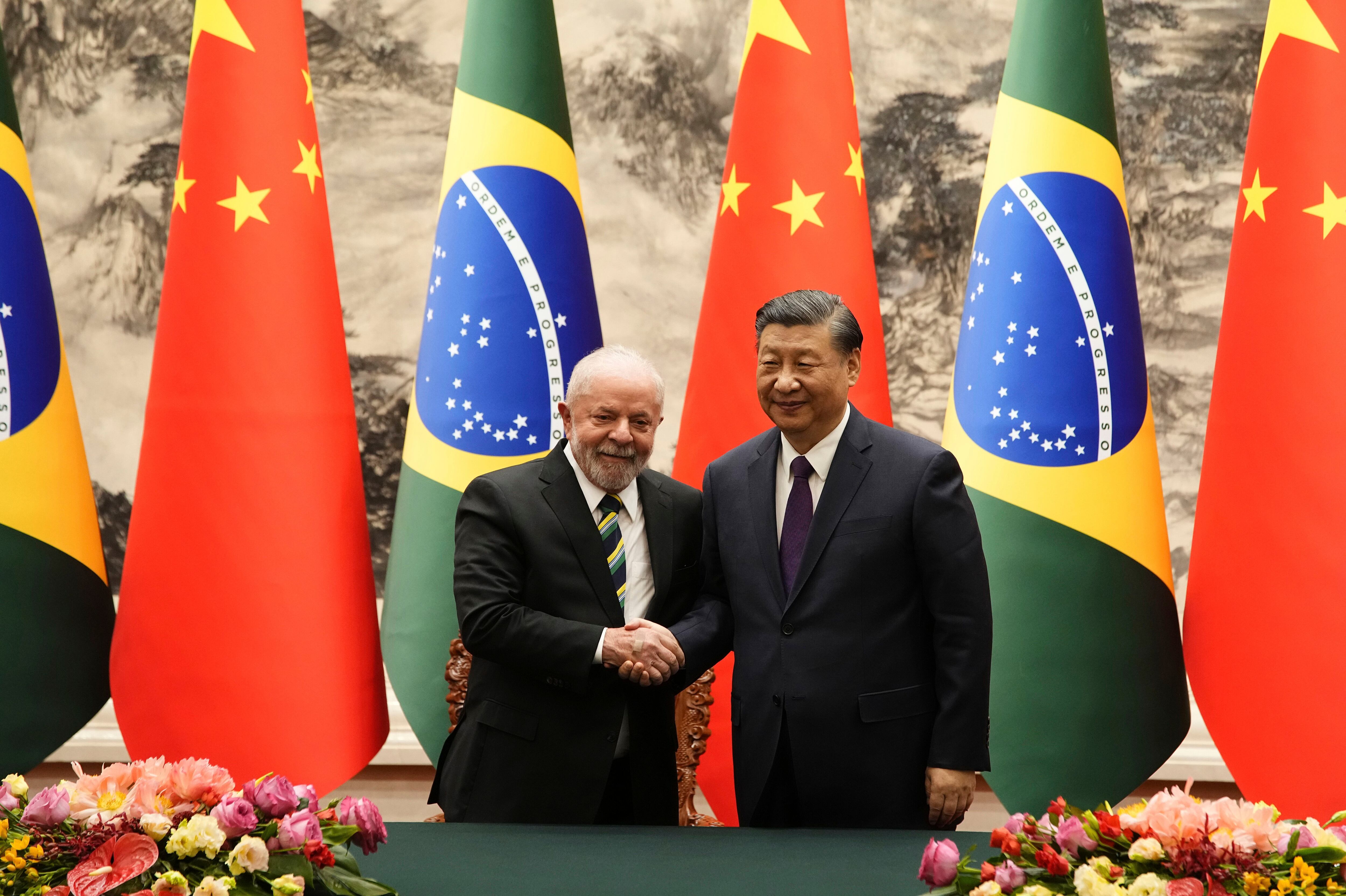 Lula, de 77 años y en el poder desde el pasado 1 de enero, también pidió a “los países que están suministrando armas” al conflicto que “paren” de hacerlo y destacó el “muy importante” papel de China por buscar la paz. (AP)