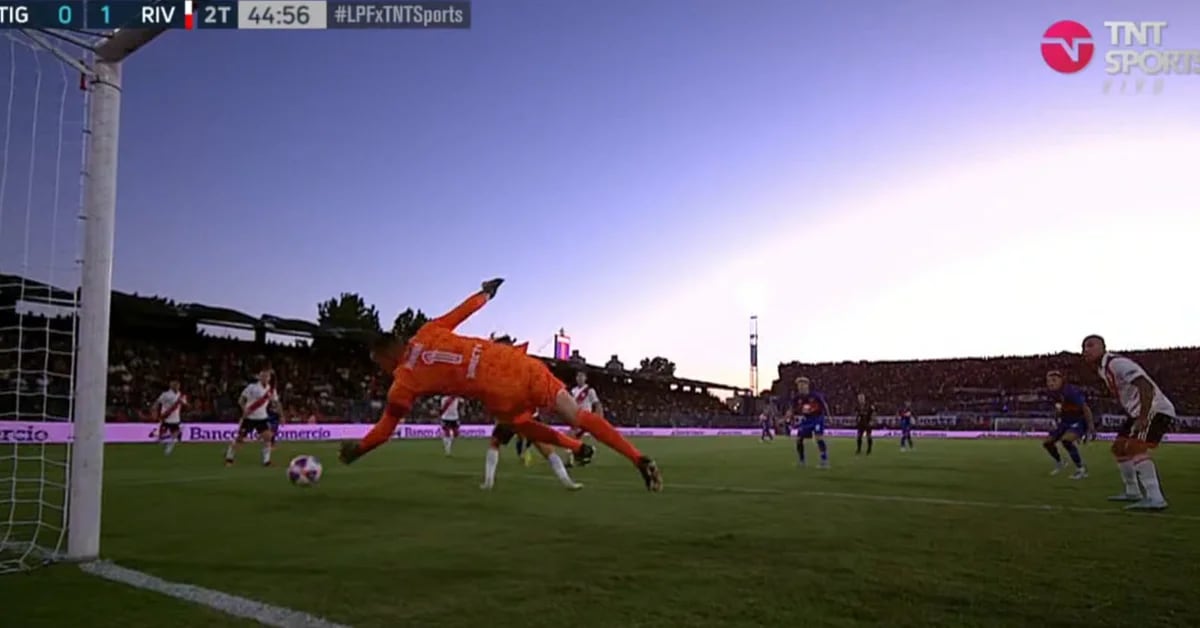 The three spectacular Franco Armani saves that kept River Plate on target against Tigre