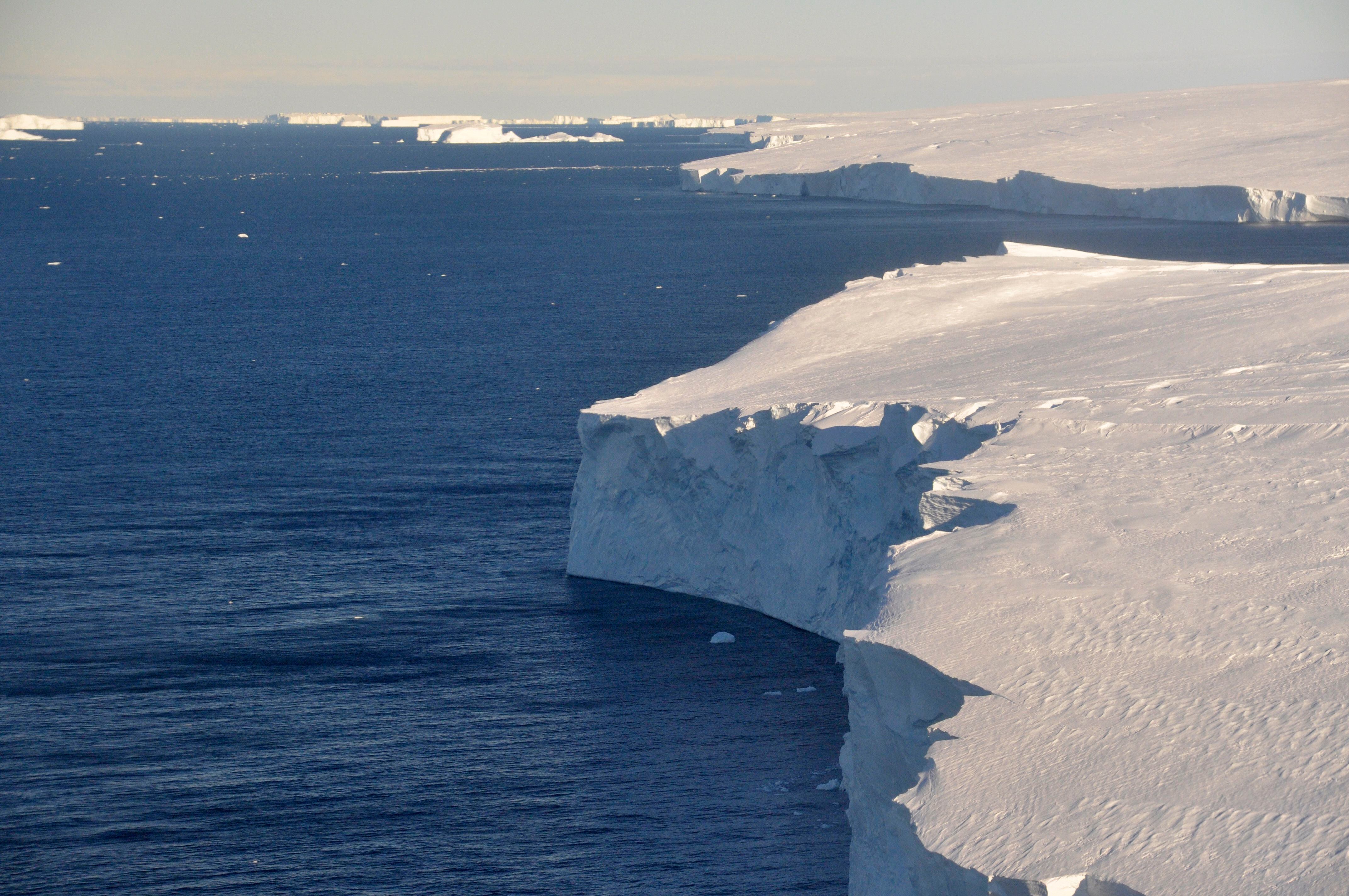 Los glaciares perdieron la mayor cantidad de hielo jamás registrada, y no lograron recuperar la totalidad de la superficie perdida (David Vaughan/Servicio Británico de la Antártida vía AP)