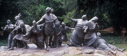 Grupo escultórico “Saturnalia”, del italiano Ernesto Biondi (1854-1917), cuyo original se encuentra en la Galería de Arte Moderno en Roma. Copia en el Jardín Botánico de la Ciudad de Buenos Aires
