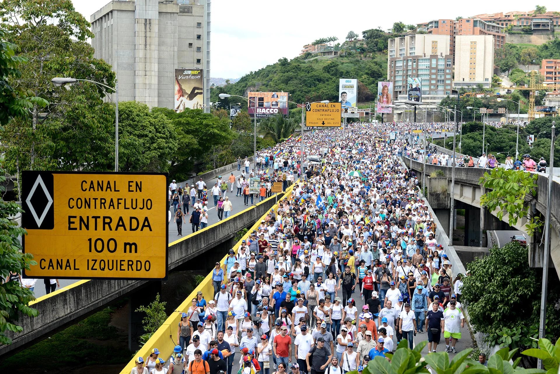 Marcha opositora en Caracas, Venezuela, contra el régimen de Nicolás Maduro