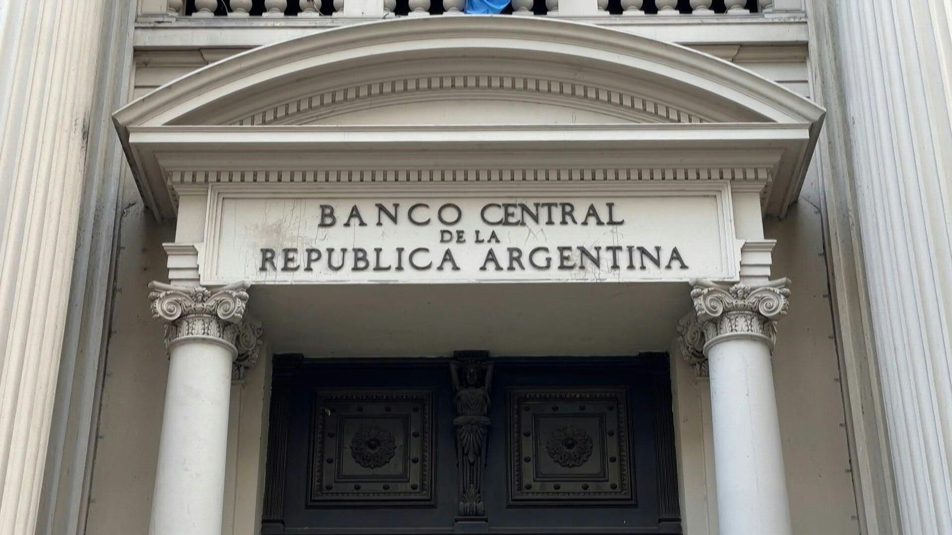 Las Leliq son utilizadas por el Banco Central de la República Argentina para poder controlar el exceso de la cantidad de dinero que circula en la economía, y evitar que se destine a la compra de bienes y dólares (AFP)