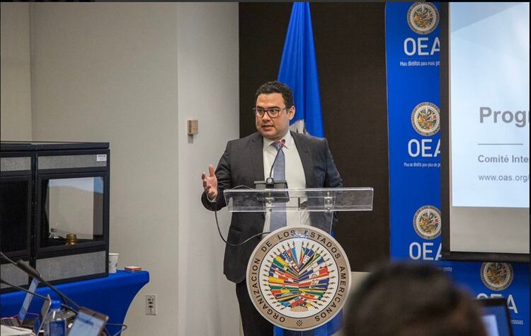 Belisario Contreras, gerente del programa de ciberseguridad de OEA.