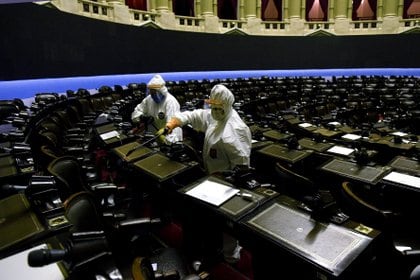 Corren las pantallas para que entren más diputados en la próxima sesión