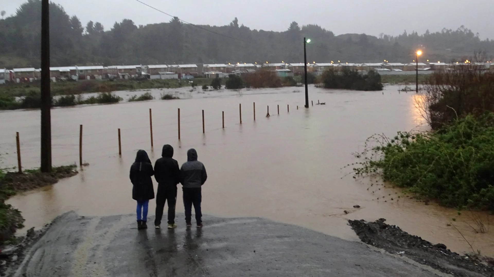 Una zona inundada por las lluvias torrenciales que causaron el desbordamiento de un río en la ciudad de Curanilahue, al sur de Chile