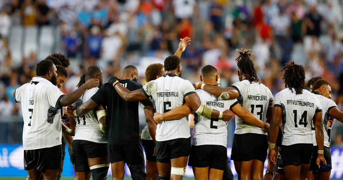 Il a subi la mort de son fils en pleine Coupe du monde et va rester en France pour aider son équipe : la décision de la figure fidjienne qui fait bouger le rugby