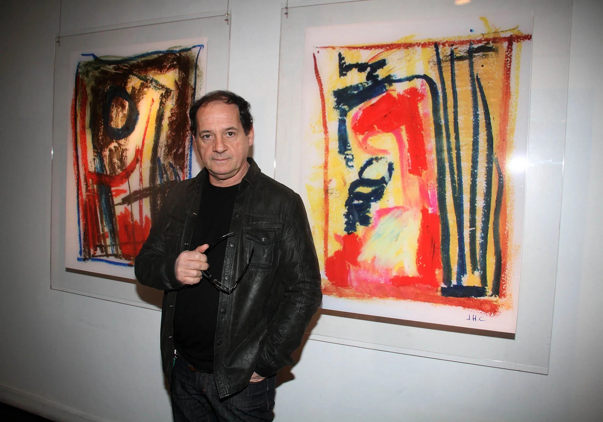 Acompañado por amigos, artistas y figuras del espectáculo, Julio Chávez presentó sus obras de arte realizadas en “Red”, la obra teatral en la que interpretó a Mark Rothko