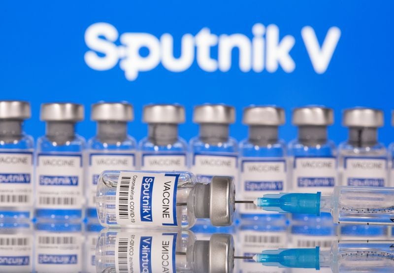 En Argentina las autoridades sanitarias analizan la posibilidad de completar los esquemas de vacunación de aquellos que se inocularon con Sputnik V con dosis de CanSino (Foto: REUTERS/Dado Ruvic)