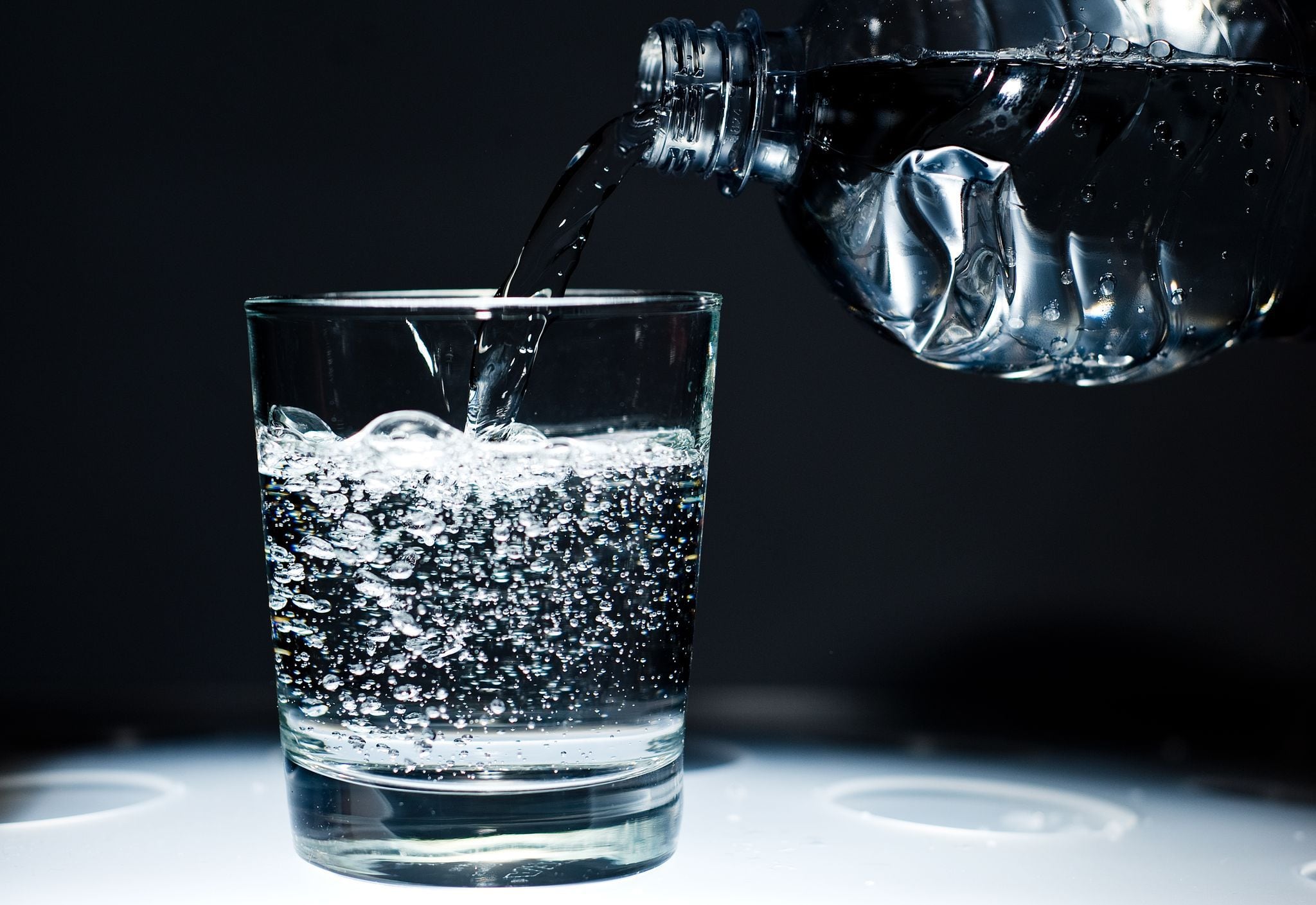 Es bueno tomar agua mineral? Esto dice la Profeco - Infobae