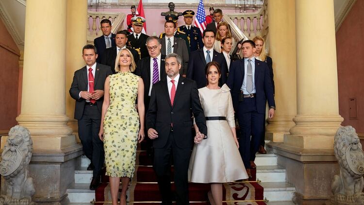 Reuters Ivanka Trump junto al presidente de Paraguay, Mario Abdo BenÃ­tez, la primera dama y el vicesecretario de Estado de Estados Unidos, John J. Sullivan.